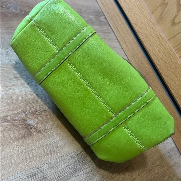 RARE Y2K Vintage Dooney and Bourke Tote Heart Buckle detail Purse - Picture 3 of 6